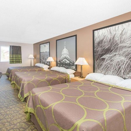 Super 8 By Wyndham Belleville Ngoại thất bức ảnh